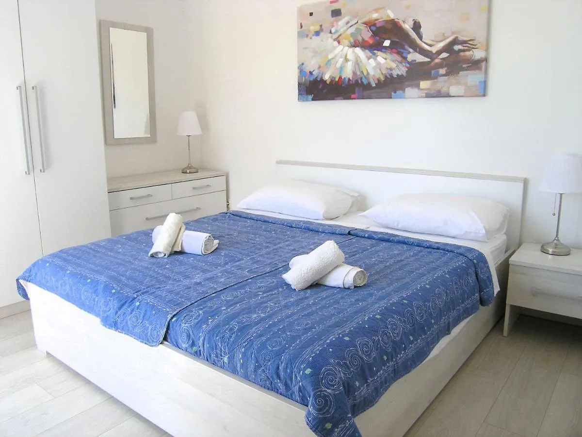 Apartments Sokolovic 크르크