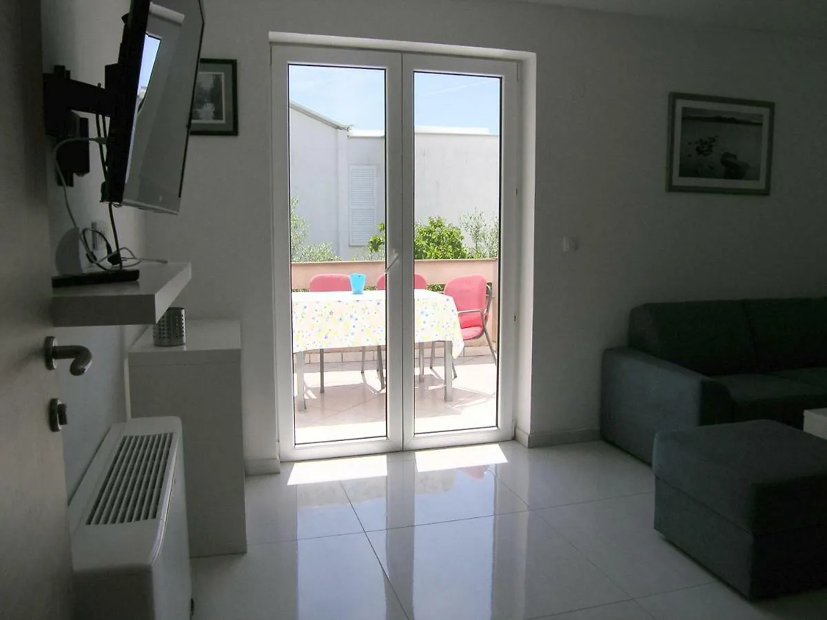 Apartments Sokolovic 크르크